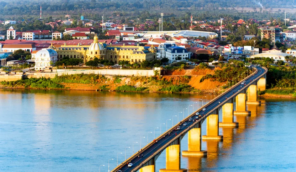 Ville de Paksé, Province de Champasak, porte d'entrée du Plateau des Bolavens