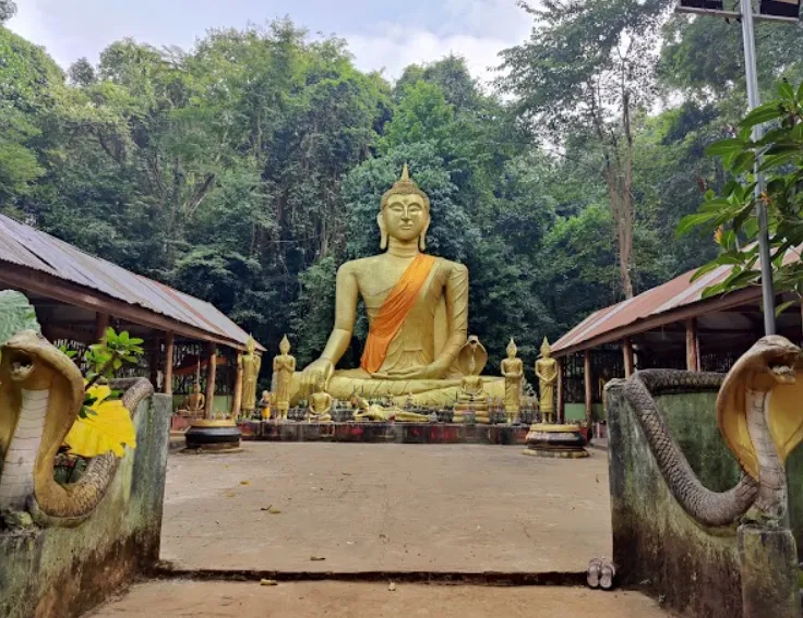 Monastère bouddhiste Vat Paa dans la jungle, Plateau des Bolavens, Laos